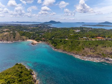Yaz günündeki güzel okyanus yaz mevsiminde açık denizde doğa manzarası, doğa çevre ve seyahat arka planı, inanılmaz deniz arka planı.