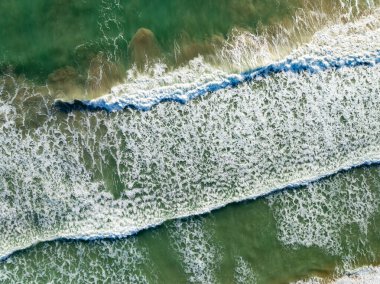 Üst manzara tropikal deniz sahili, dalgalar doku arka plan, yaz deniz dalgaları doğa arka plan