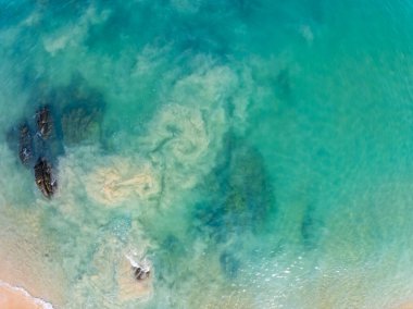 Phuket Adası Tayland 'da güzel deniz yüzeyi yaz manzarası
