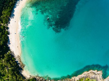 Özgürlük Sahili Phuket Tayland 'daki güzel Phuket Adası' ndaki Tropikal sahil manzarası inanılmaz.