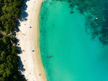 Özgürlük Sahili Phuket Tayland 'daki güzel Phuket Adası' ndaki Tropikal sahil manzarası inanılmaz.