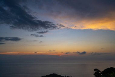 Deniz yüzeyi gün batımı doğa arka planı