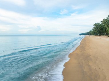 Yaz mevsiminde plaj Phuket Tayland 'da, konsept seyahat ve turne, boş sahil, andaman Denizi' nde ünlü bir turizm merkezidir.
