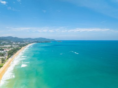 İnanılmaz deniz manzarası kayalara çarpan dalgalar Phuket Adası Tayland 'daki güzel deniz manzarası