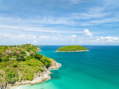 İnanılmaz deniz manzarası kayalara çarpan dalgalar Phuket Adası Tayland 'daki güzel deniz manzarası