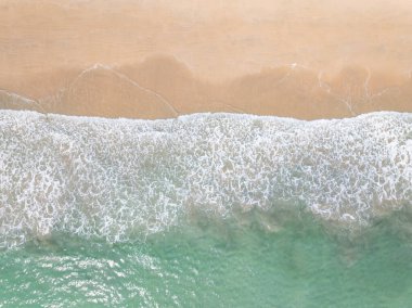 Muhteşem manzaralı plaj manzaralı güzel Phuket Adası Tayland 'daki tropik sahil manzaralı