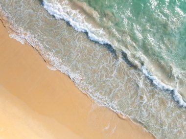 Muhteşem manzaralı plaj manzaralı güzel Phuket Adası Tayland 'daki tropik sahil manzaralı