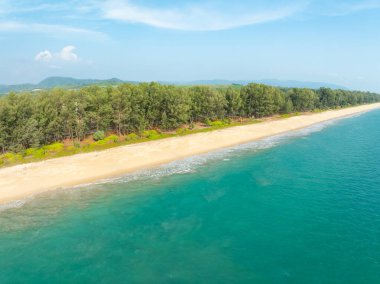 Muhteşem manzaralı plaj manzaralı güzel Phuket Adası Tayland 'daki tropik sahil manzaralı
