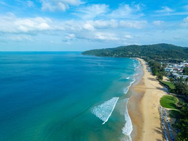 Yaz mevsiminde açık deniz manzaralı güzel sahil manzarası, Doğa Çevre ve Seyahat arka planı