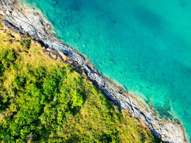 Drone Manzarası Phuket Tayland 'da yüksek mevsimde güzel deniz