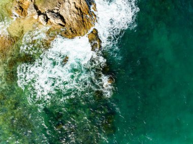 Phuket Adası 'ndaki güzel sahil Tayland, güneşli yaz günü okyanus arka planı