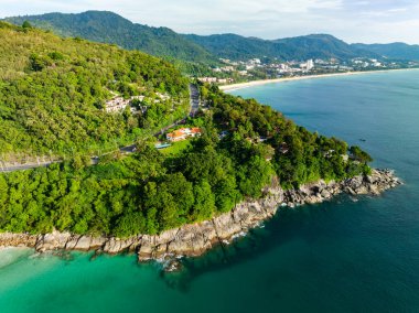 Phuket Adası 'ndaki güzel sahil Tayland, güneşli yaz günü okyanus arka planı
