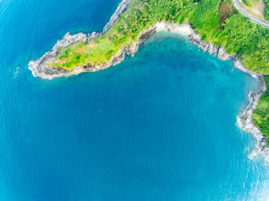 Phuket Adası 'ndaki güzel sahil Tayland, güneşli yaz günü okyanus arka planı
