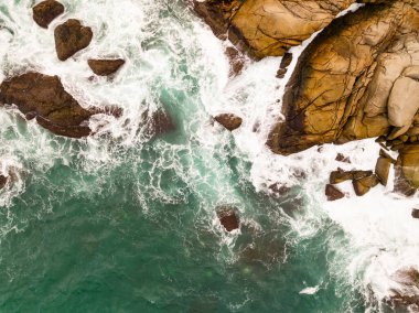 Phuket Tayland 'da deniz manzarası yaz mevsiminde deniz manzarası, doğa ortamı ve seyahat arka planı.