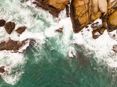 Phuket Tayland 'da deniz manzarası yaz mevsiminde deniz manzarası, doğa ortamı ve seyahat arka planı.
