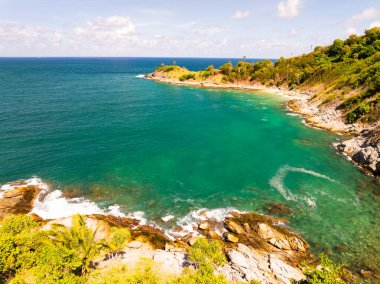 Drone Manzarası Phuket Tayland 'da yüksek mevsimde güzel deniz