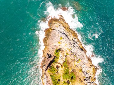 Phuket Tayland 'da deniz manzarası yaz mevsiminde deniz manzarası, doğa ortamı ve seyahat arka planı.