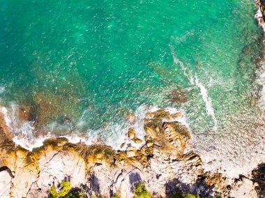 Phuket Tayland 'da deniz manzarası yaz mevsiminde deniz manzarası, doğa ortamı ve seyahat arka planı.