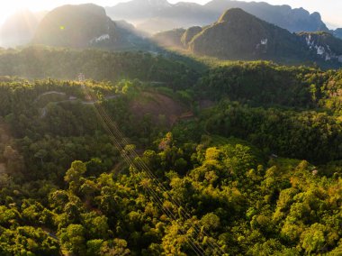 Hava manzaralı Tropikal Yağmur Ormanları Dağları