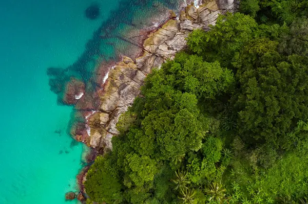 Phuket Tayland 'daki en iyi deniz manzaralı deniz kıyısı açık deniz yaz mevsimi arka planında.