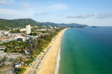 Phuket Adası Tayland 'da yaz mevsiminde güzel bir deniz manzarası.