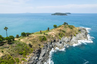 Phuket Adası Tayland 'da yaz mevsiminde güzel bir sahil manzarası.