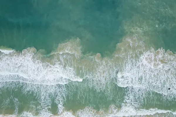 Phuket Adası Tayland 'da yaz mevsiminde güzel bir deniz manzarası.