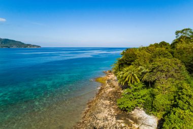 Phuket Tayland 'daki en iyi deniz manzaralı deniz kıyısı açık deniz yaz mevsimi arka planında.