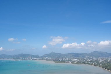 Doğa manzaralı Phuket Tayland 'da deniz üzerindeki güzel bulutlar.