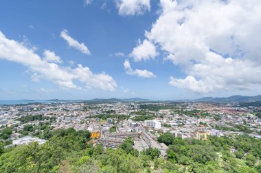 Doğa manzaralı Phuket Tayland 'da deniz üzerindeki güzel bulutlar.