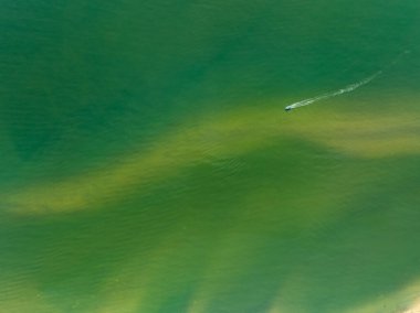 Yüksek seyahat sezonunda deniz manzarası, doğa deniz arka planı, yüksek açılı deniz manzarası doğa manzarası.