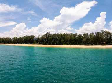 Yaz mevsiminde güzel deniz manzarası, doğa deniz dalgaları arka plan