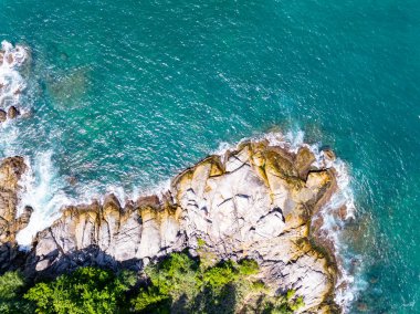 Yaz mevsiminde güzel deniz manzarası, doğa deniz dalgaları arka plan