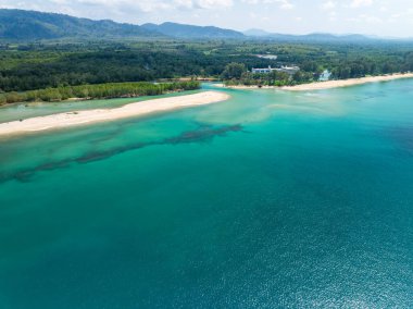 Yaz mevsimi deniz manzaralı güzel deniz yüzeyi, doğa sahili arka planı, yüksek açı dalgaları deniz manzaralı doğa manzarası.