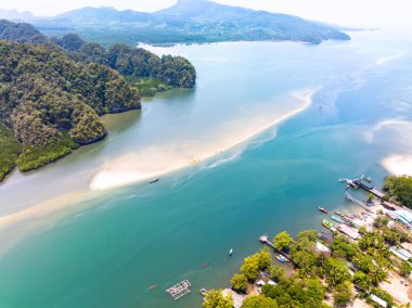 Yaz mevsimi arka planında inanılmaz deniz yüzeyi, doğa dalgaları deniz sahili arka planı