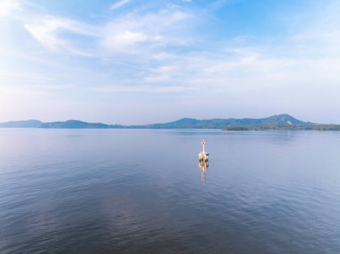 Yüksek açılı deniz manzaralı doğa manzaralı, geniş açılı insansız hava aracı görüntülü.