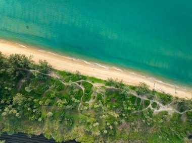 Muhteşem deniz manzarası, güzel Phuket Adası Tayland 'daki Tropikal sahil manzarası.