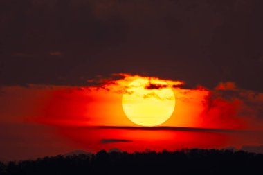 Günbatımı bulutlarının renkleri arka plan, gökyüzü doğa bileşimi, doğal bulutlar arka plan