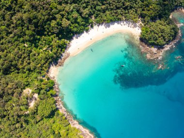En üst manzara Güzel sahil doğa denizi, Yazın arka planda inanılmaz manzara denizi