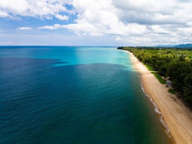 Deniz yüzeyi hava manzarası, dalgaların kuş bakışı fotoğrafı su yüzeyi dokusu, yaz denizi arka planı, güzel doğa inanılmaz deniz arka planı.