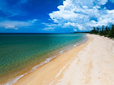 Deniz yüzeyi hava manzarası, dalgaların kuş bakışı fotoğrafı su yüzeyi dokusu, yaz denizi arka planı, güzel doğa inanılmaz deniz arka planı.
