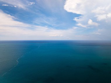 Deniz yüzeyi hava manzarası, dalgaların kuş bakışı fotoğrafı su yüzeyi dokusu, yaz denizi arka planı, güzel doğa inanılmaz deniz arka planı.