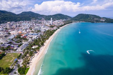 Phuket Tayland 'da yüksek açılı Patong plajı