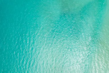 Hava manzaralı güzel deniz yüzeyi arka planı, inanılmaz dalgalar okyanus arka planını şekillendiriyor.