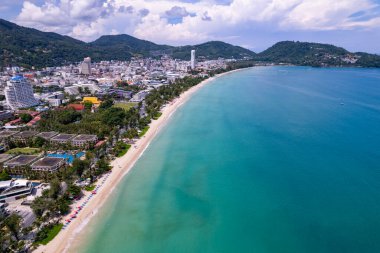 Phuket Tayland 'da yüksek açılı Patong plajı