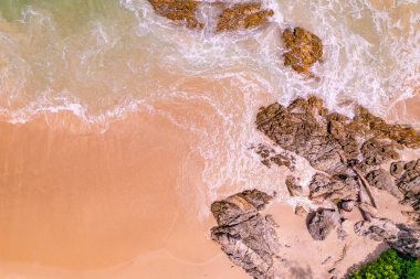 Sahilin üst manzarası, deniz kıyısı, doğa.