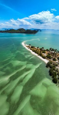 Laem 'de turkuaz deniz bulunan kumsalın havadan görünüşü Koh khao yai Phang Nga Tayland, yaz ve yaz tatili konseptine sahipti.