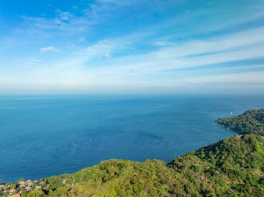 Hava manzaralı güzel deniz yüzeyi arka planı, inanılmaz dalgalar okyanus arka planını şekillendiriyor.