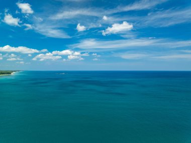 Hava manzaralı güzel deniz yüzeyi arka planı, inanılmaz dalgalar okyanus arka planını şekillendiriyor.