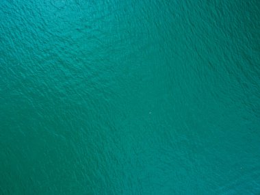 Hava manzaralı deniz yüzeyi su arka planı, doğa okyanus arkaplanı, doğa manzaralı deniz yüzeyi arka planı.